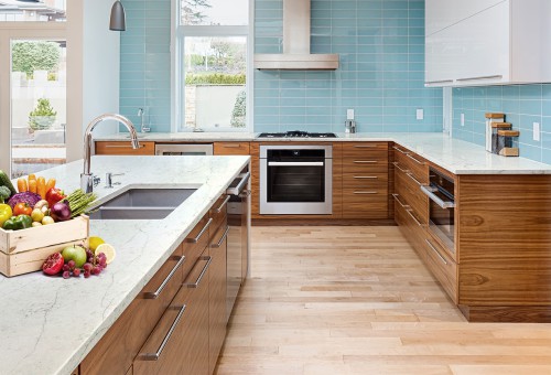 Mặt bàn bếp nên dùng đá gì? Đá tự nhiên hay nhân tạo?