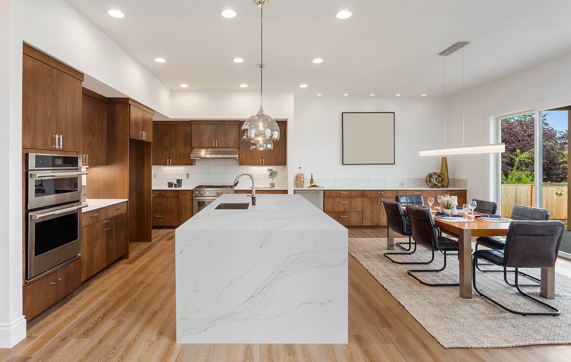 C4255 - Calacatta Extra